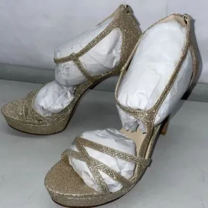 NEW Pelle Moda Oneda Platform Heels Platinum Gold Metallic Size 8.5