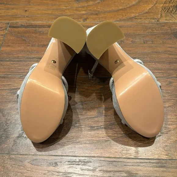 NEW! Pelle Moda Silver Metallic Suede Gillian Sandal - Size 7.5