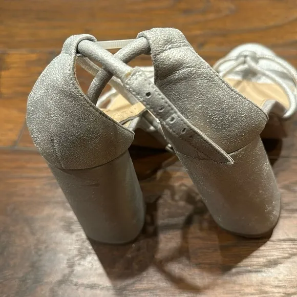 NEW! Pelle Moda Silver Metallic Suede Gillian Sandal - Size 7.5
