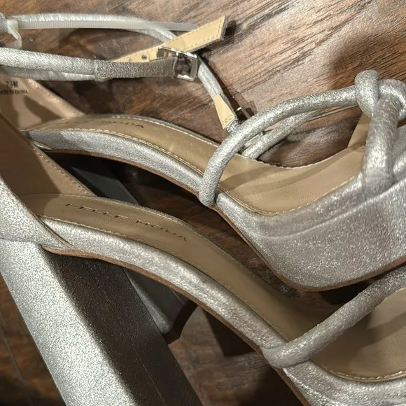 NEW! Pelle Moda Silver Metallic Suede Gillian Sandal - Size 7.5