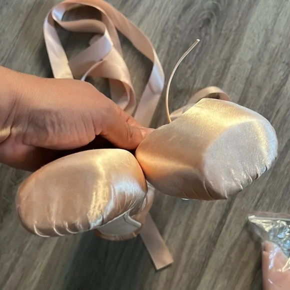 New Pointe Shoes Ballet Size 40W