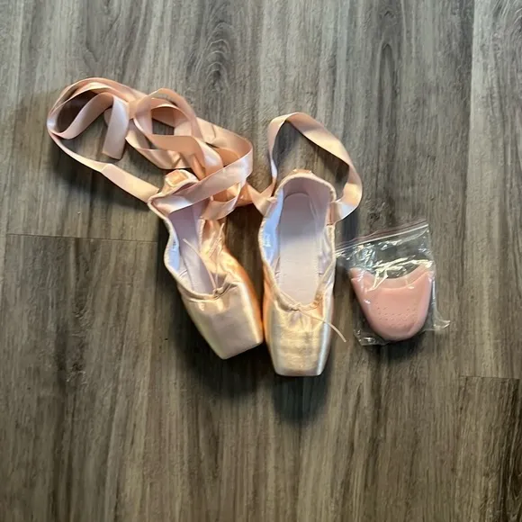 New Pointe Shoes Ballet Size 40W