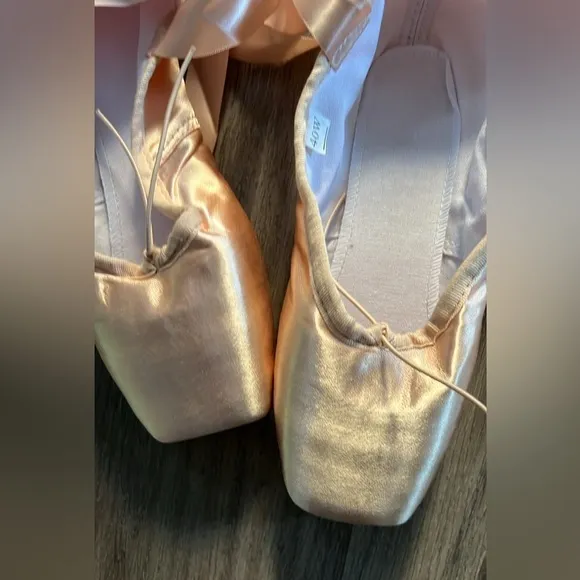 New Pointe Shoes Ballet Size 40W