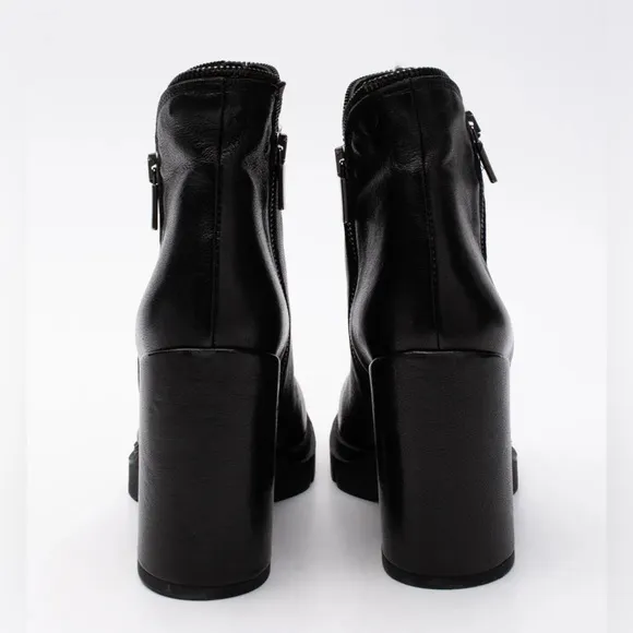 NEW SALVADOR RIBES Leather Ankle Boots US7/EU37 Block Heel Made in Italy