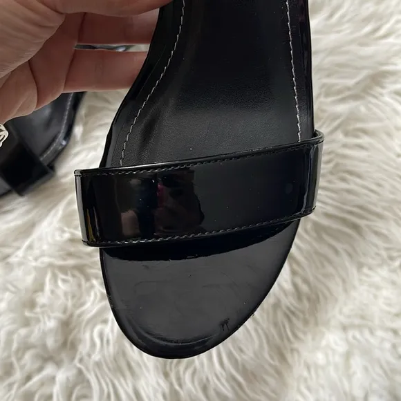 NEW Steve MADDEN Patent Leather Block Heel Open Toe Sandals