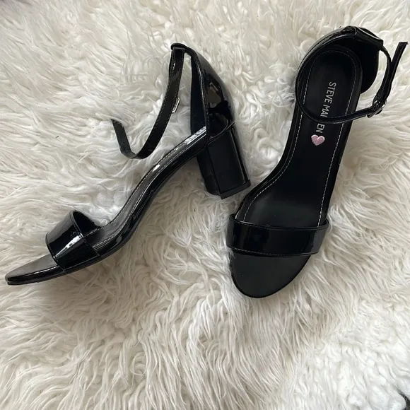 NEW Steve MADDEN Patent Leather Block Heel Open Toe Sandals