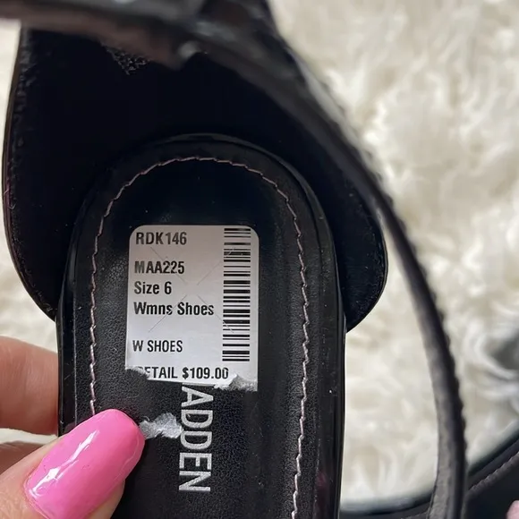 NEW Steve MADDEN Patent Leather Block Heel Open Toe Sandals