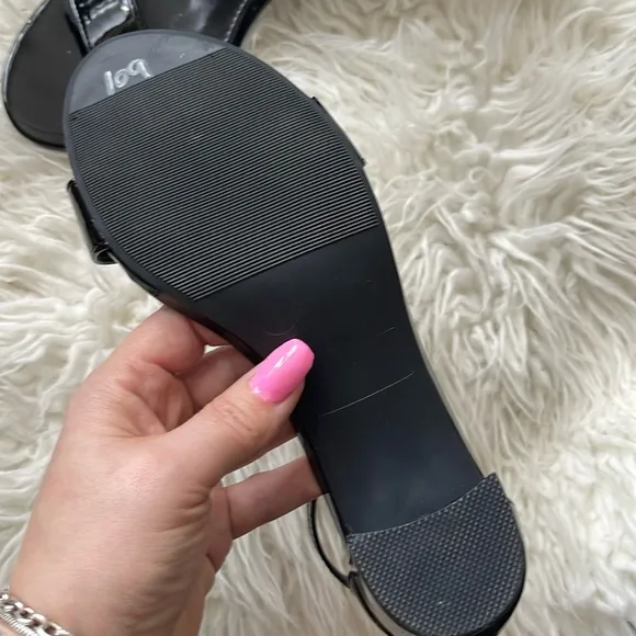 NEW Steve MADDEN Patent Leather Block Heel Open Toe Sandals
