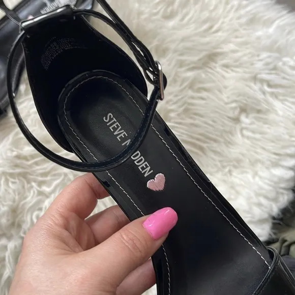 NEW Steve MADDEN Patent Leather Block Heel Open Toe Sandals