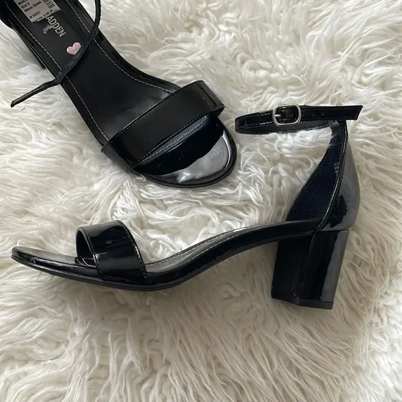 NEW Steve MADDEN Patent Leather Block Heel Open Toe Sandals