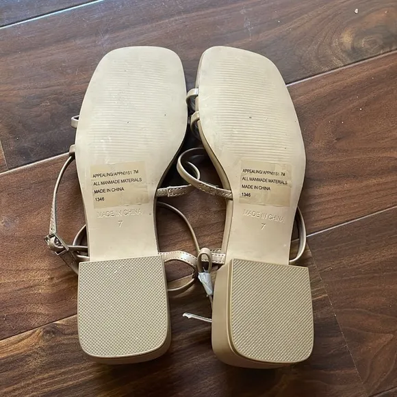 NEW Steve Madden Womens Appealing Sandals 7 Strappy Block Heel Adjustable Tan