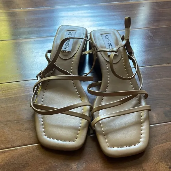 NEW Steve Madden Womens Appealing Sandals 7 Strappy Block Heel Adjustable Tan