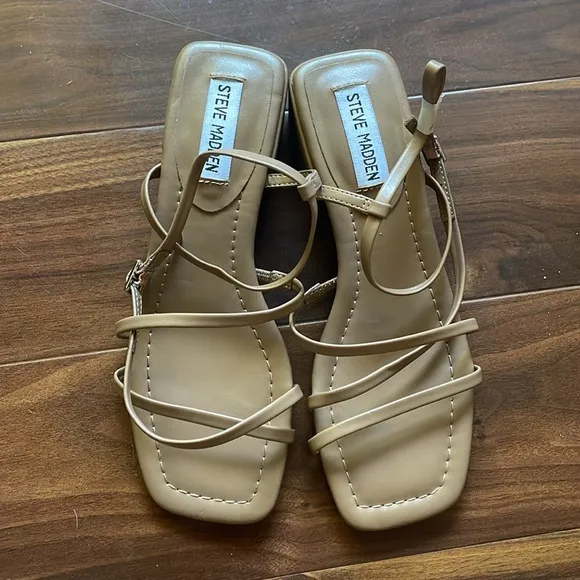 NEW Steve Madden Womens Appealing Sandals 7 Strappy Block Heel Adjustable Tan