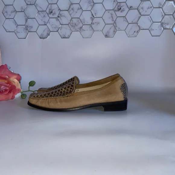NEW 🎉 Stuart Weitzman Flat Suede Leather Python Loafers