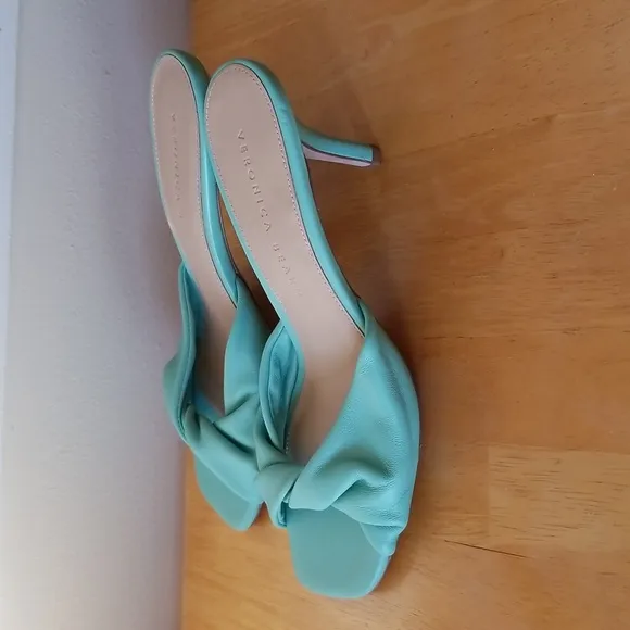 NEW Veronica Beard Melli Sandals, Size 7