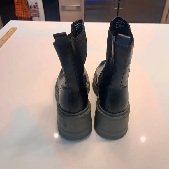 NEW Vince Camuto Black Leather Block Heel Pull On Booties Size 6.5