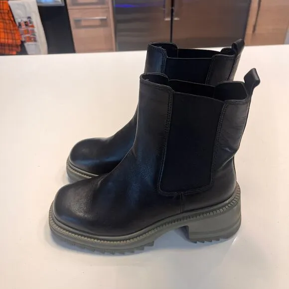 NEW Vince Camuto Black Leather Block Heel Pull On Booties Size 6.5