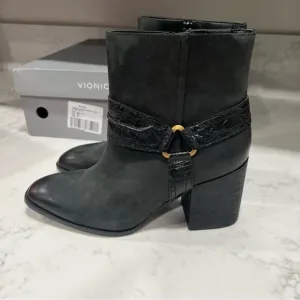New VIONIC “CARNELIAN” BLACK LEATHER Stacked BLOCK HEEL ANKLE BOOTS/BOOTIES sz 9