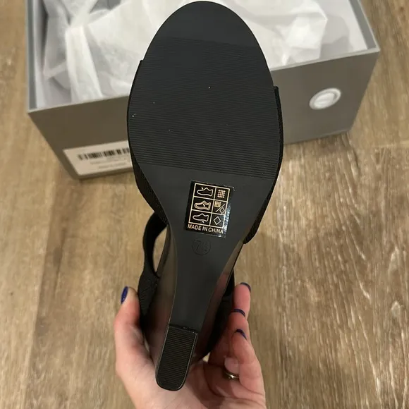 New with tags and box newbella MOUSSE FIT Women Wedge Elegant Sandals 7.5