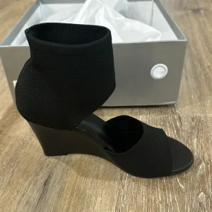 New with tags and box newbella MOUSSE FIT Women Wedge Elegant Sandals 7.5