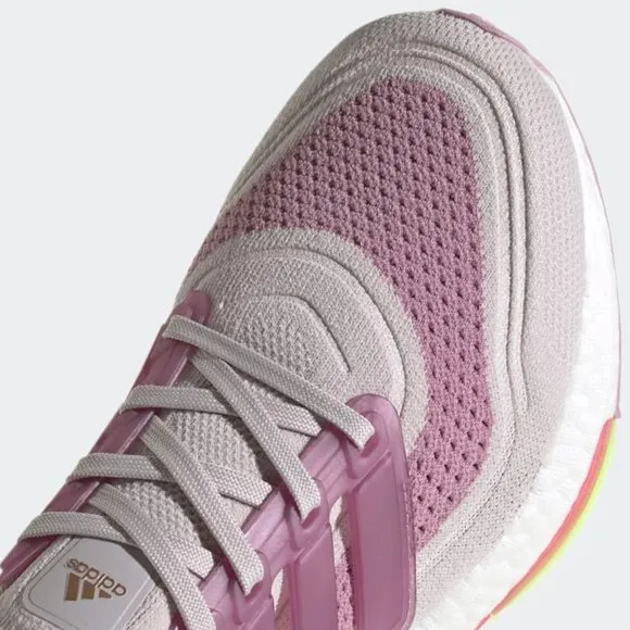 [NEW] Women's adidas Ultraboost 21 Shoes S23831