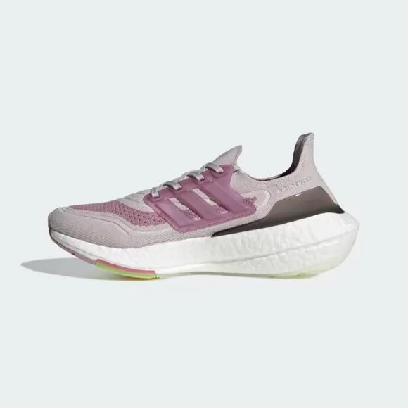 [NEW] Women's adidas Ultraboost 21 Shoes S23831