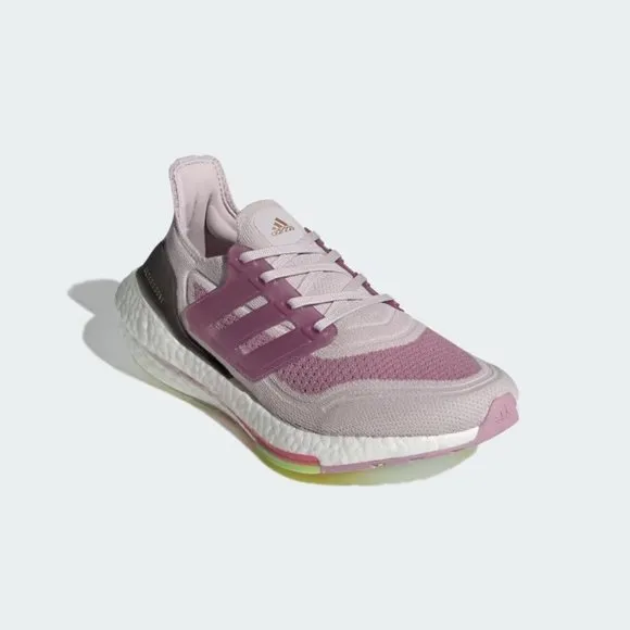 [NEW] Women's adidas Ultraboost 21 Shoes S23831