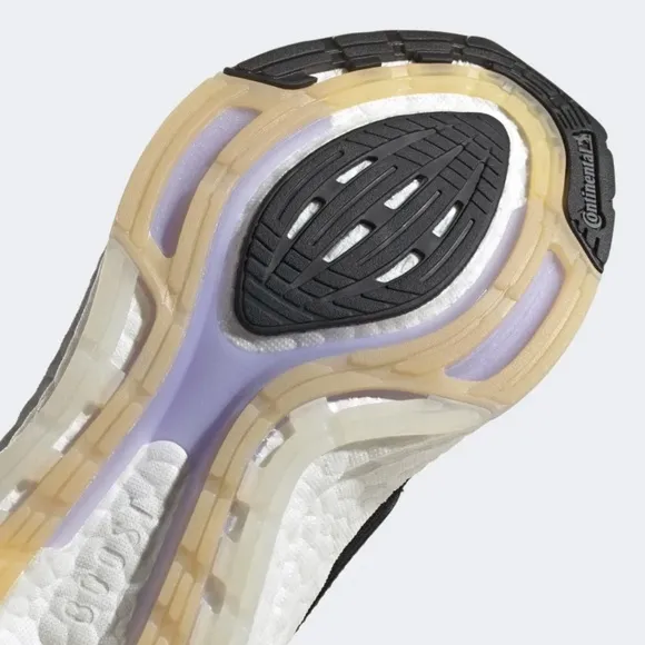 [NEW] Women's adidas UltraBoost 21 Shoes S23841
