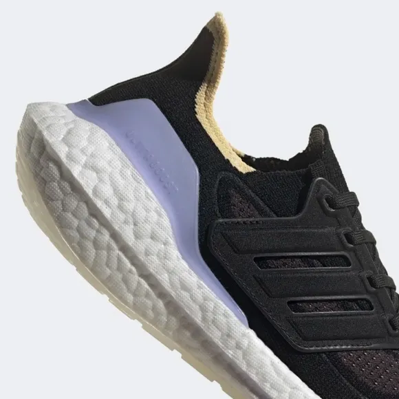 [NEW] Women's adidas UltraBoost 21 Shoes S23841