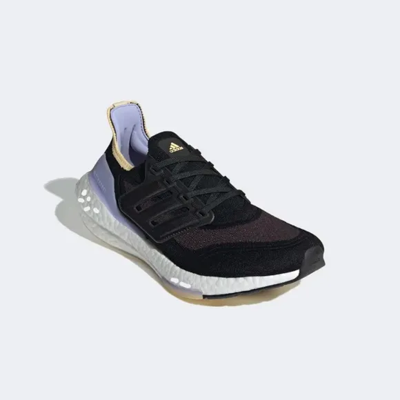 [NEW] Women's adidas UltraBoost 21 Shoes S23841