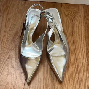 New! Zara SZ EU-41, Silver Women's kitten heel sling back shoes .