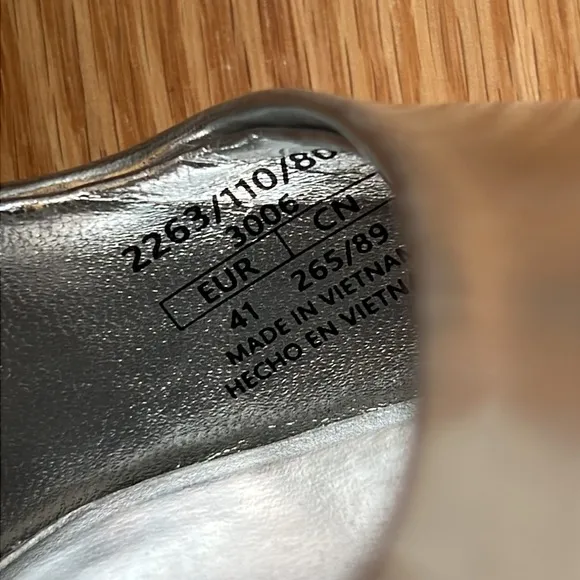 New! Zara SZ EU-41, Silver Women's kitten heel sling back shoes .