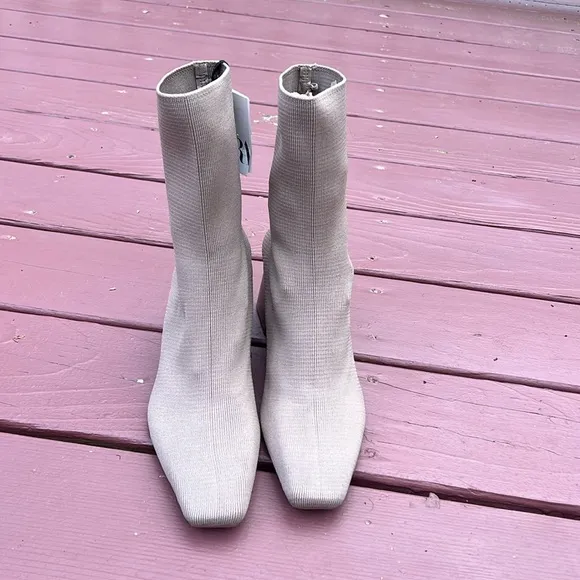 New! Zara woman’s 10 tan knit fabric stretchy block heel boots.