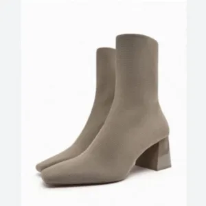 New! Zara woman’s 10 tan knit fabric stretchy block heel boots.