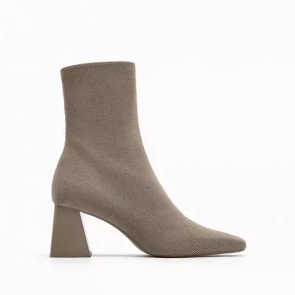 New! Zara woman’s 10 tan knit fabric stretchy block heel boots.