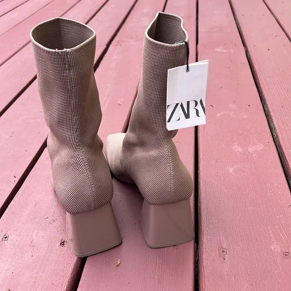 New! Zara woman’s 10 tan knit fabric stretchy block heel boots.