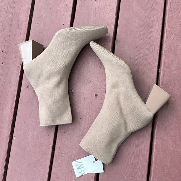 New! Zara woman’s 10 tan knit fabric stretchy block heel boots.