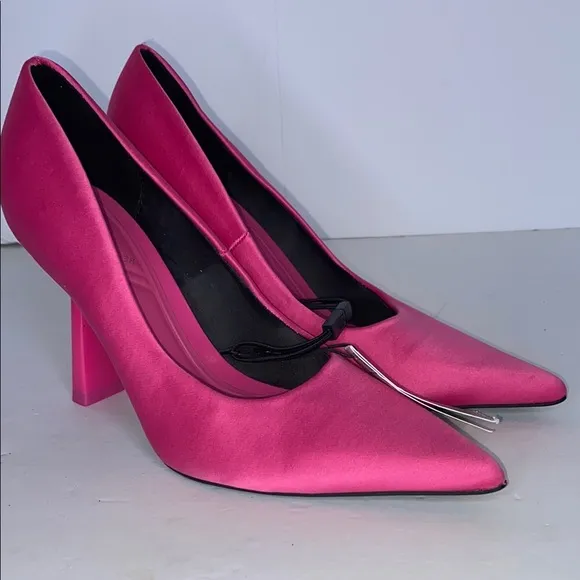 NEW…Zara Women's Pink Satin Heels