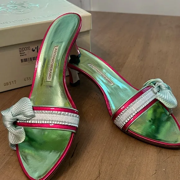 NIB ANTONIO BERARDI LEATHER PUMP HEEL Sandals SIZE 37/US 6.5 Metallic Pink/Green