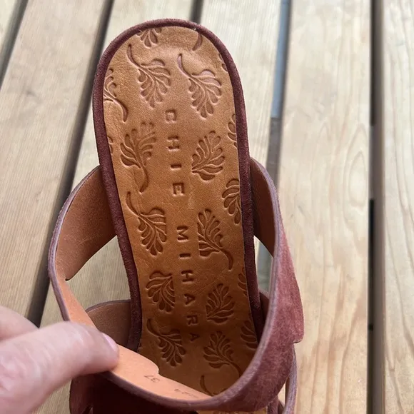 nib CHIE MIHARA Scalloped Block Heel Suede Sandals - Size 7