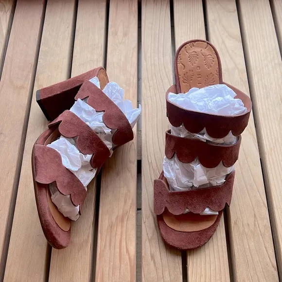 nib CHIE MIHARA Scalloped Block Heel Suede Sandals - Size 7