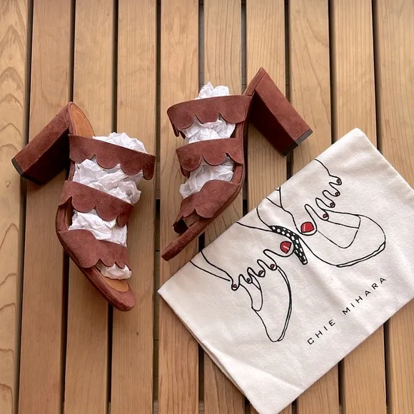 nib CHIE MIHARA Scalloped Block Heel Suede Sandals - Size 7