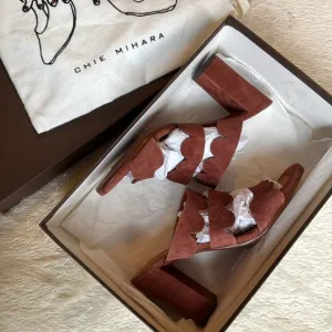 nib CHIE MIHARA Scalloped Block Heel Suede Sandals - Size 7