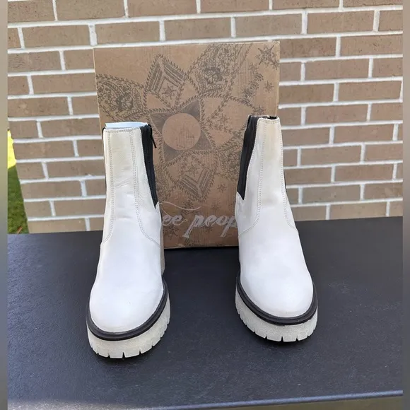 NIB Free People James Chelsea Boots