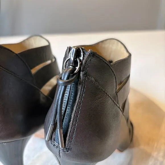 NIB L.A.M.B. by Gwen Stefani Black Leather Back Zip Shootie Heels Size 5.5 M
