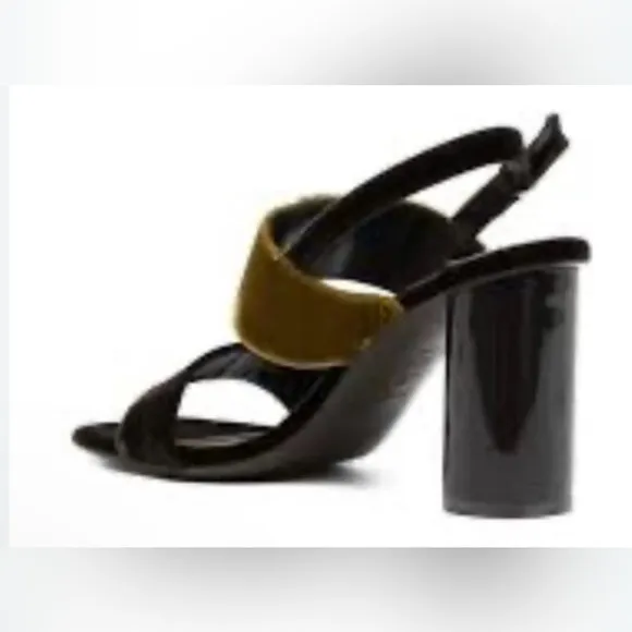 NIB Tory Burch Eleanor Heeled Velvet Sandals🫶🏻
