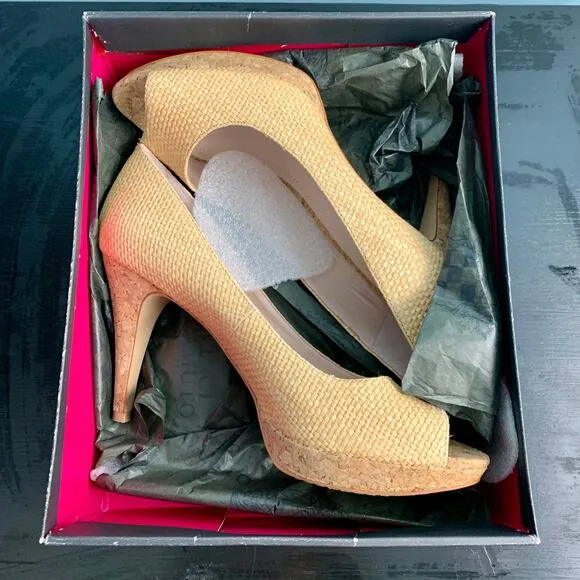 NIB Vince Camuto Ashlynn Heels in Natural Colored Raffia Size 8 1/2