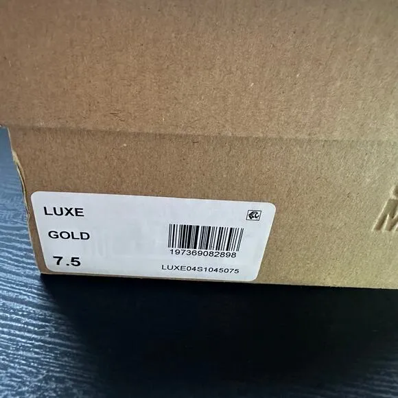 NIB Womans Steve Madden Luxe Block Heeled Sandals in Gold size 7.5M