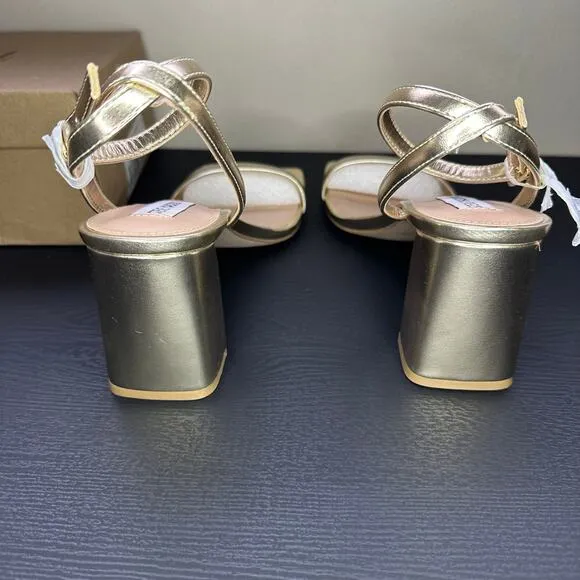 NIB Womans Steve Madden Luxe Block Heeled Sandals in Gold size 7.5M