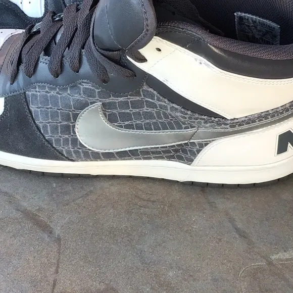 Nike hi top 2009 silver grayish tones size 12 used conditions